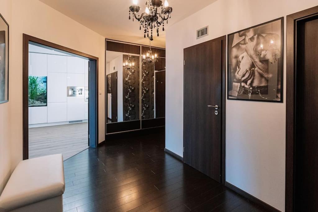Ferienwohnung Family Aquarium Haven Pressburg Exterior foto
